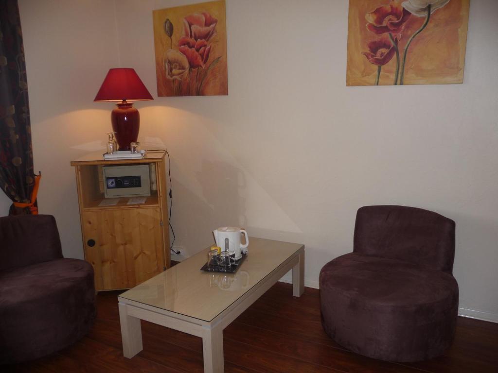 L'Oasis Hotel Evian-les-Bains Bilik gambar