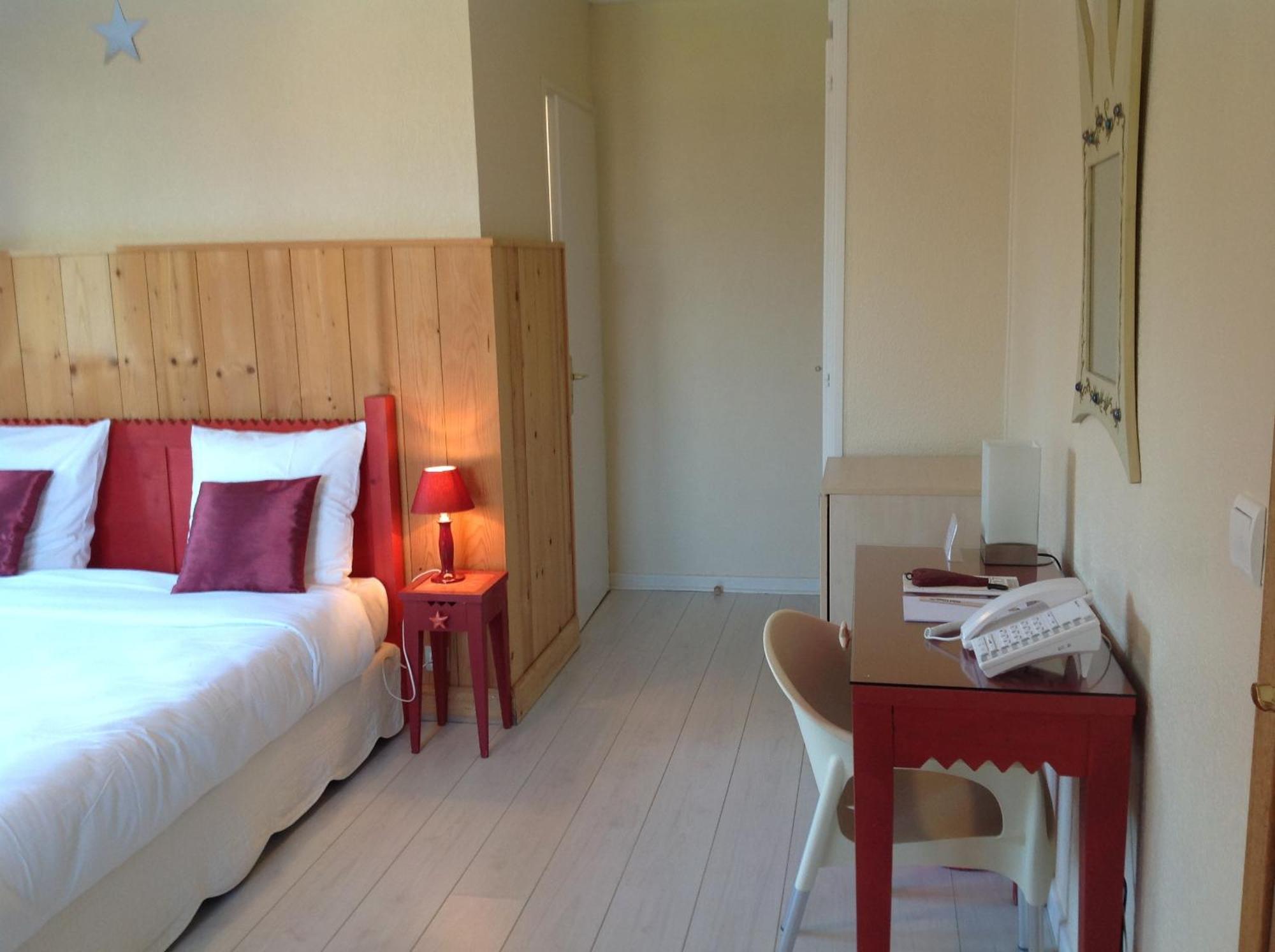 L'Oasis Hotel Evian-les-Bains Bilik gambar