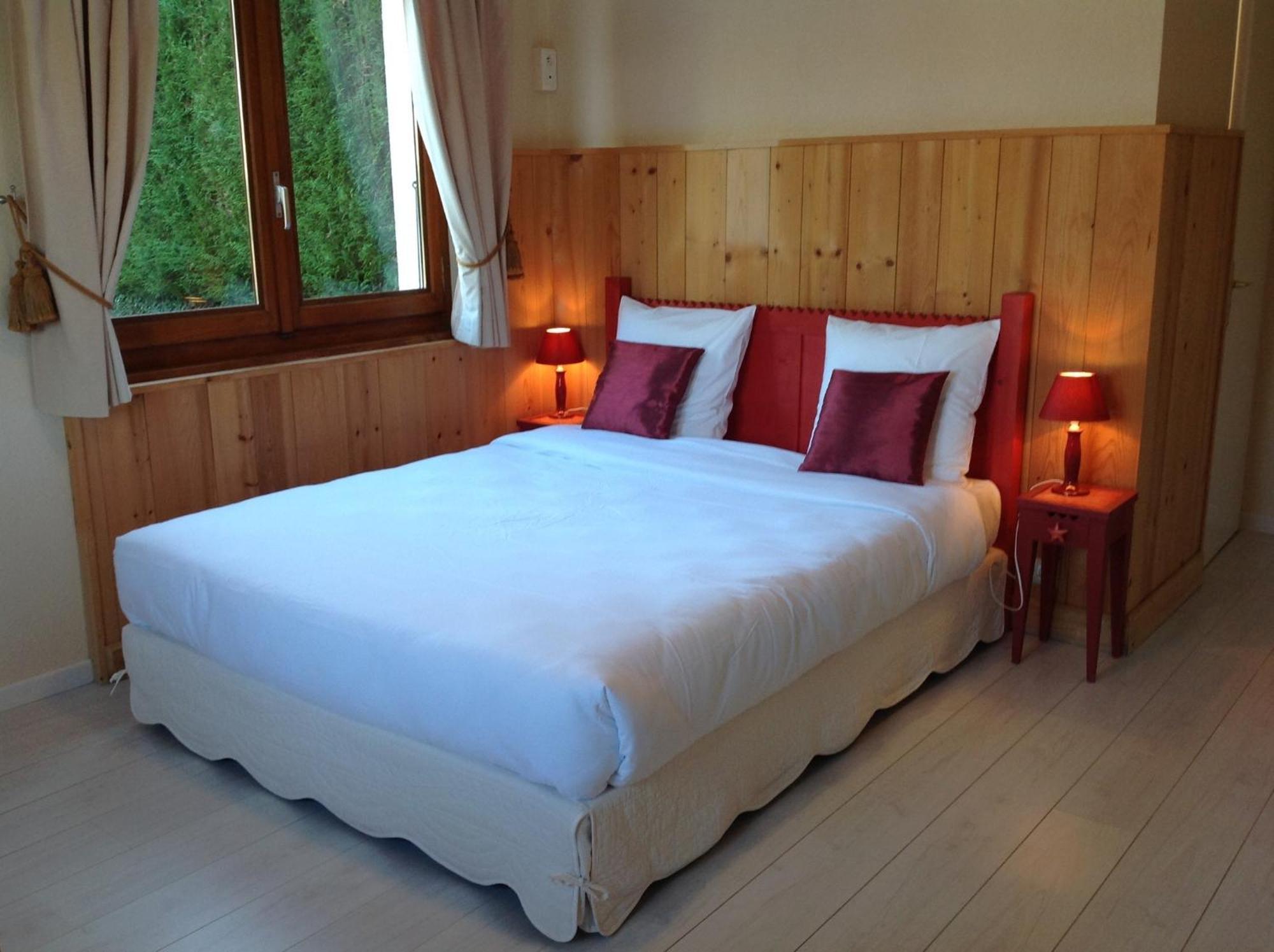 L'Oasis Hotel Evian-les-Bains Bilik gambar